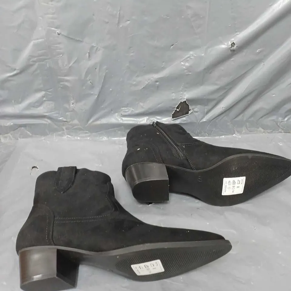 EVERYDAY WESTERN ANKLE BOOT - BLACK - SIZE 7 