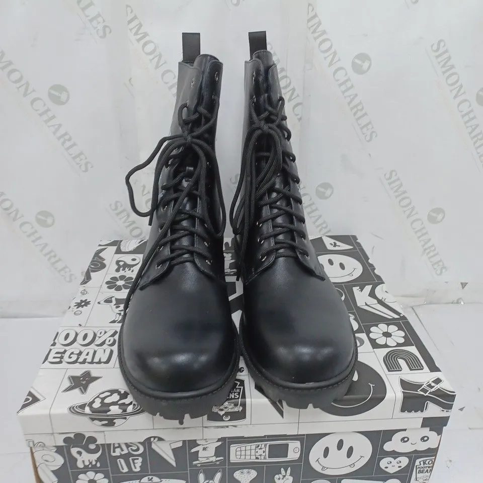 KOI FOOTWEAR MENS BLACK ANIMAL FREE MILITARY BOOTS SIZE 9