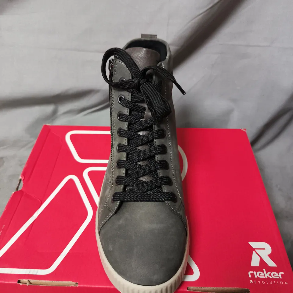 PAIR OF RIEKER SIDE ZIP TRAINER BOOTS IN GREY SIZE 6
