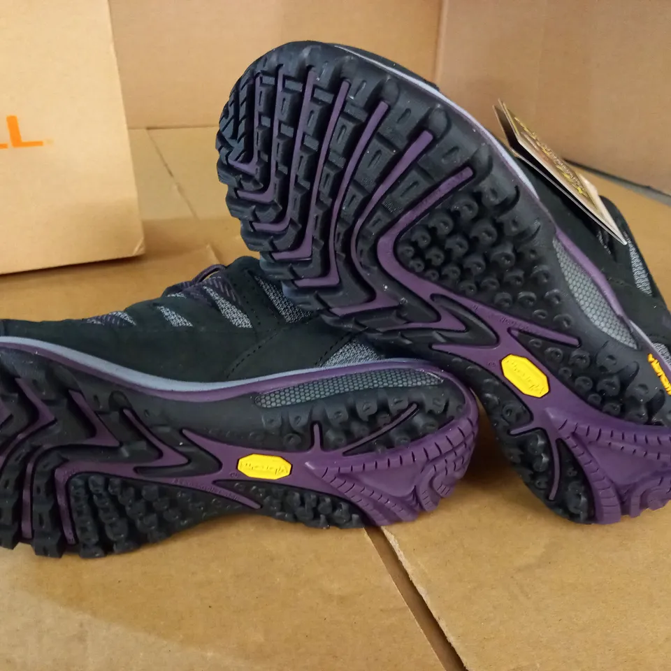 PAIR OF MERRELL SIREN SPORT 3 GTX WOMENS TRAINERS - UK 4