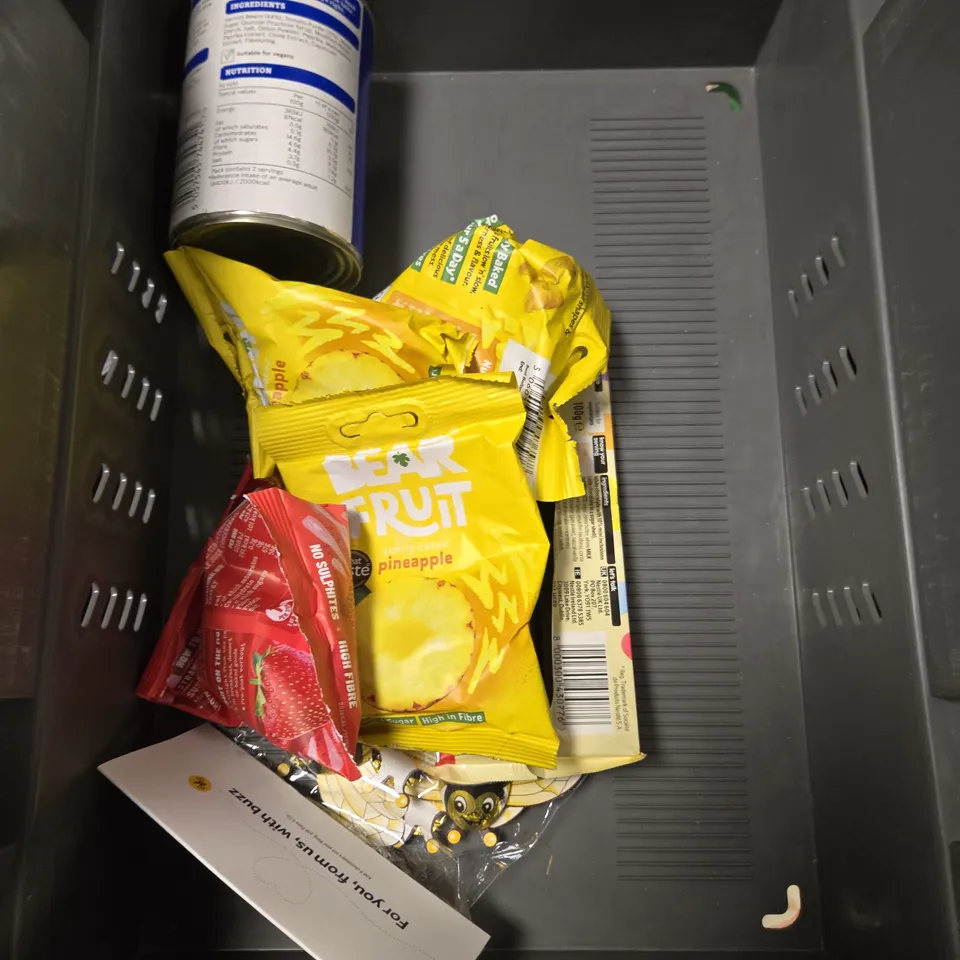 APPROXIMATELY 10 ASSORTED FOOD/DRINK PRODUCTS TO INCLUDE PACT COFFEE, CLOTTED CREAM FUDGE, PROTEIN PANCAKE MIX ETC 