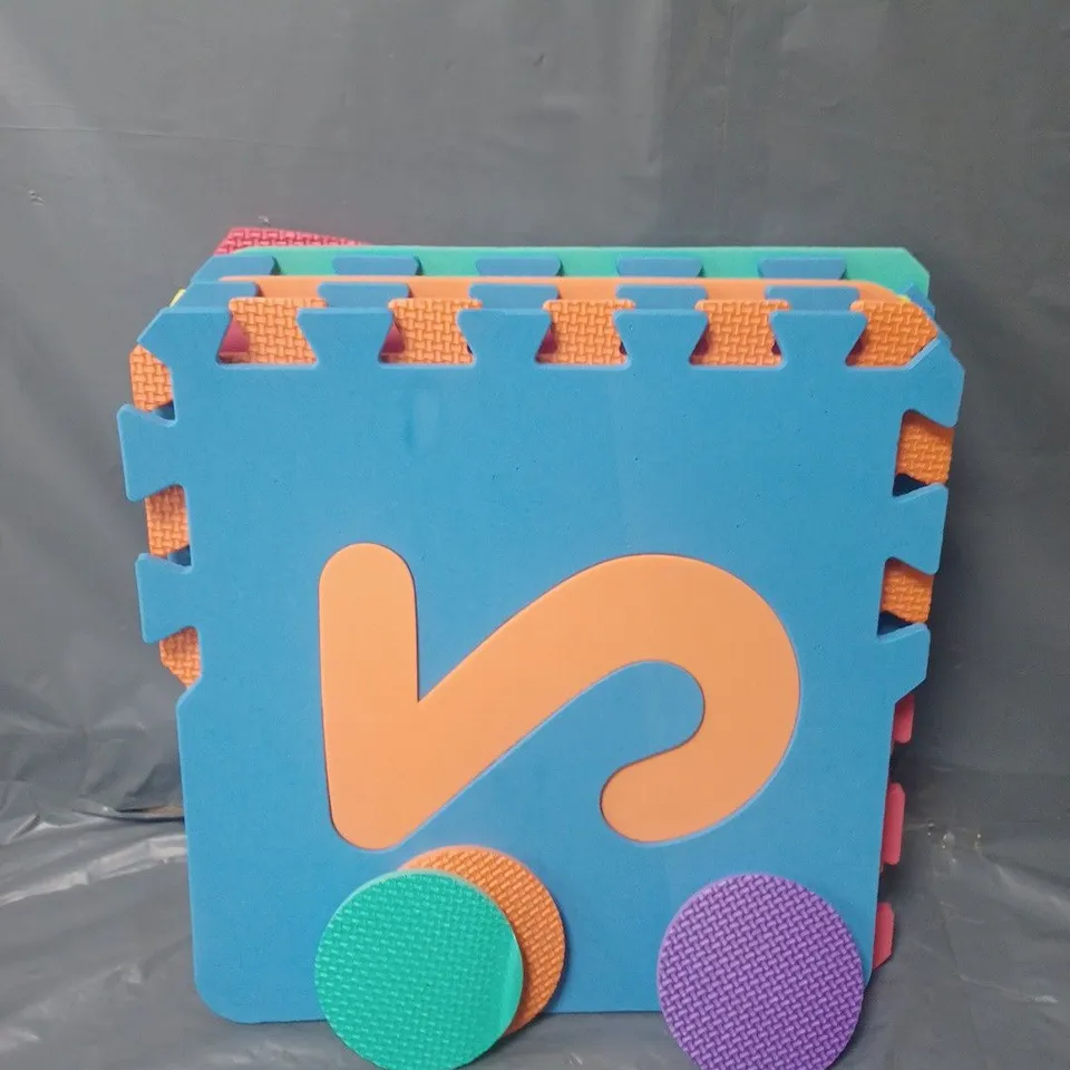 BOXED ROYAL COURT OUTDOOR GIANT HOPSCOTCH GAME