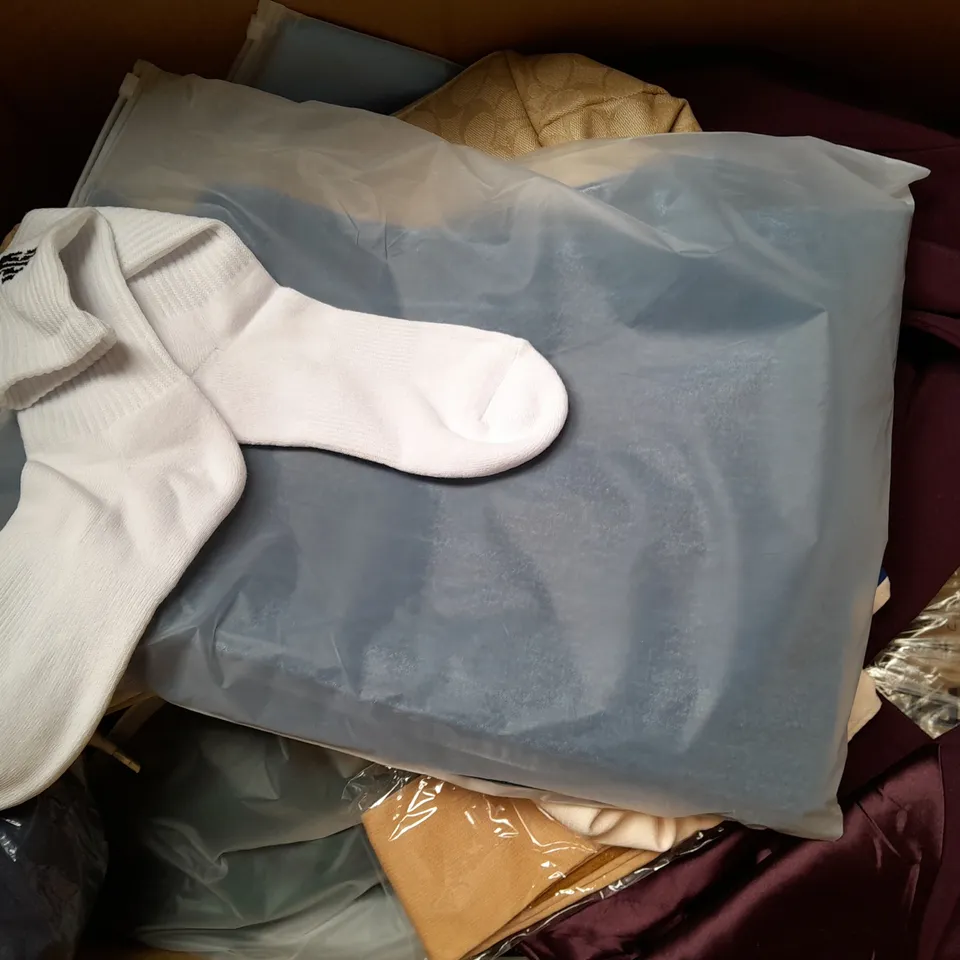 BOX OF APPROXIMATELY 20 ASSORTED CLOTHING ITEMS TO INCLUDE - SOCK, BAG , T-SHIRT ETC