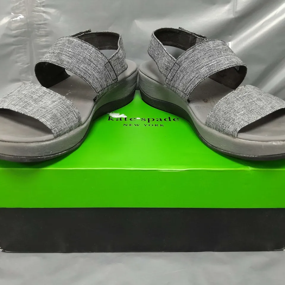 BOXED PAIR OF CLARKS OPEN TOE LOW WEDGE SANDALS IN GREY UK SIZE 5.5