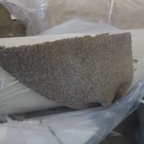 ROLL OF QUALITY EC AURA GOLDILOCKS CARPET // SIZE: APPROXIMATELY 4.4 X 5M