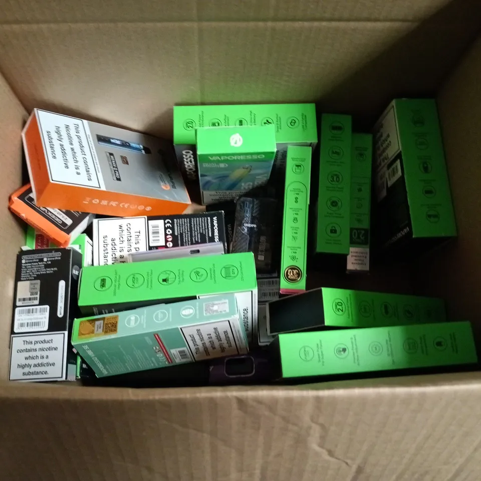 LOT OF APPROXIMATELY 30 ASSORTED VAPING ITEMS TO INCLUDE VAPORESSO, GEEKVAPE AND PAVA