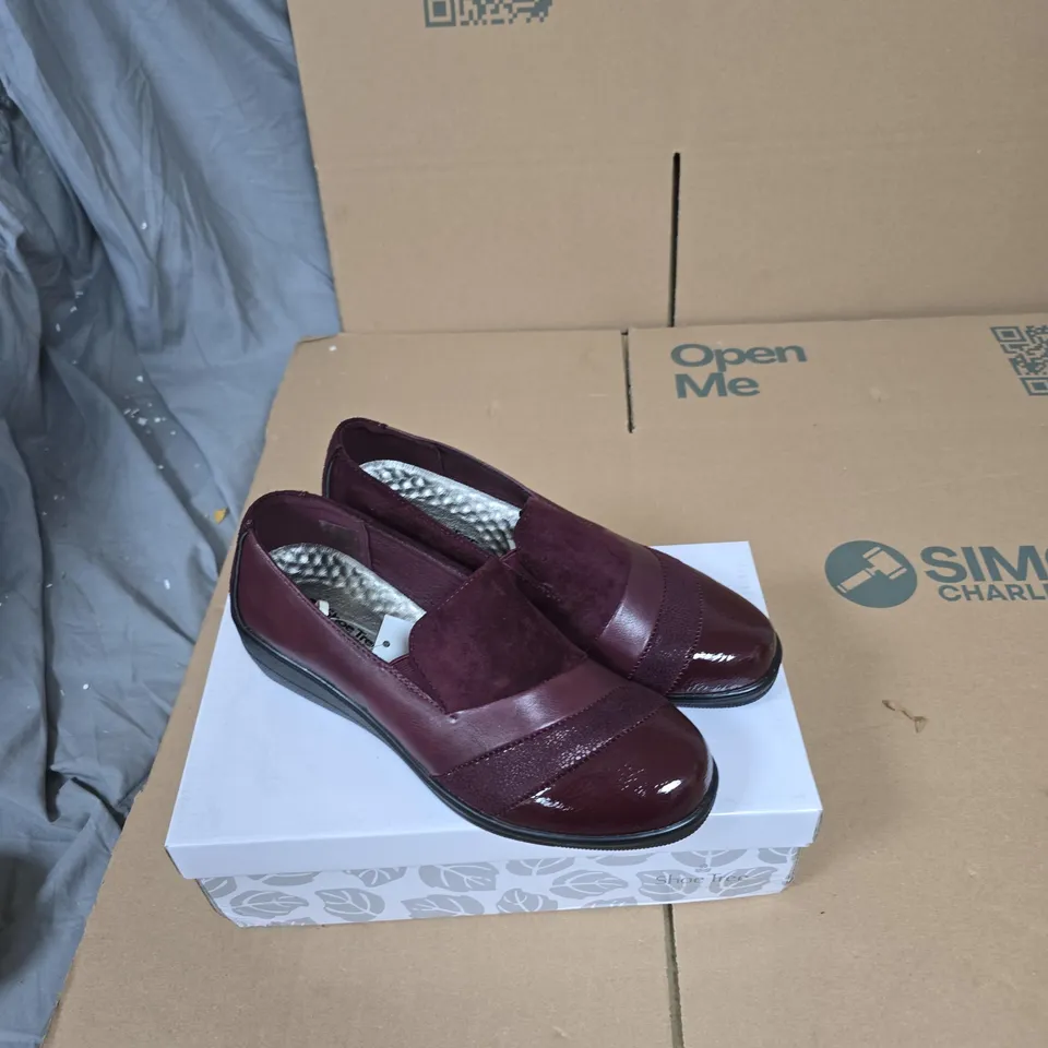 SHOE TREE COMFORT NERISSA BURGUNDY WOMEN'S SLIP-ON SHOES, UK SIZE 5