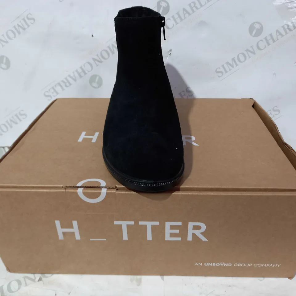 BOXED PAIR OF HOTTER TENBY SIDE ZIP ANKLE BOOTS IN BLACK UK SIZE 6