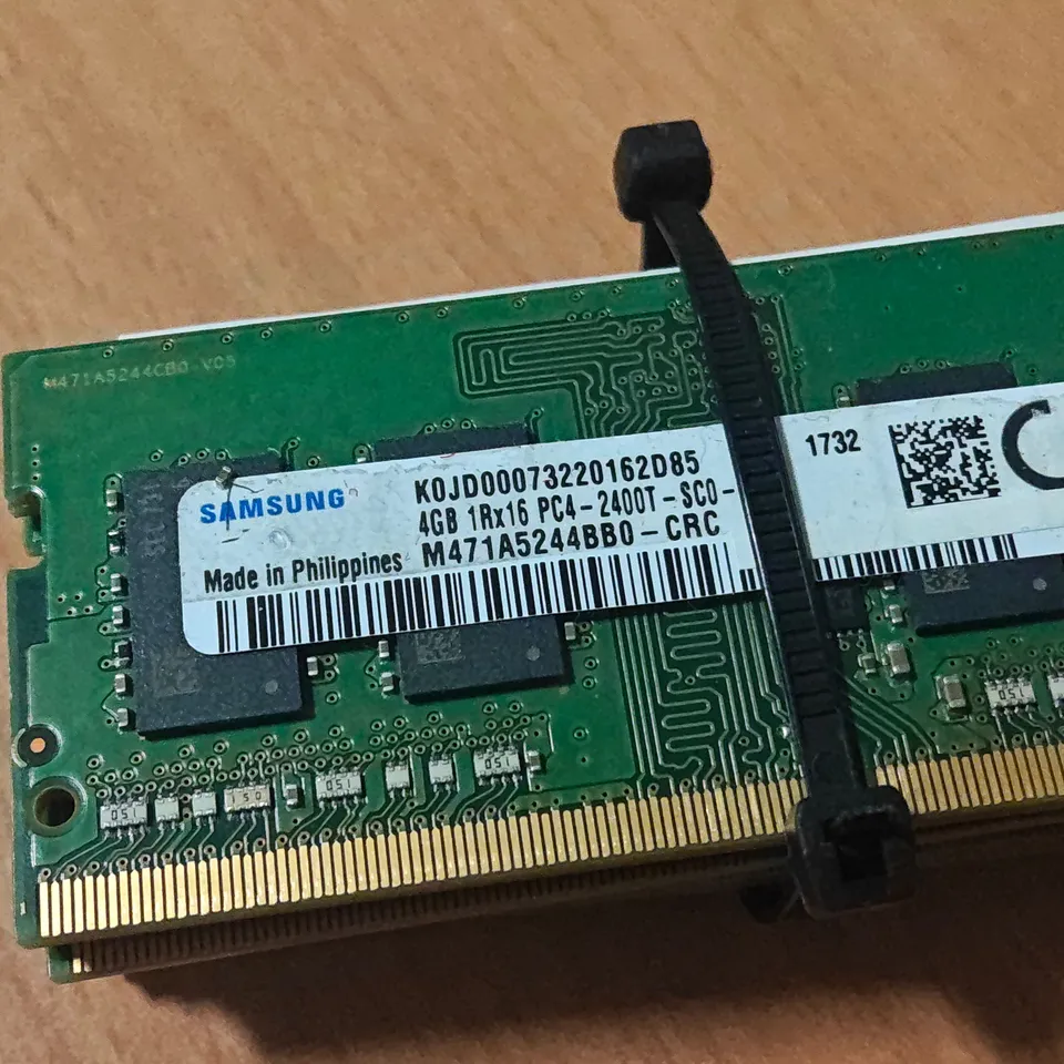LOT OF 9 SAMSUNG 4GB 1RX16 PC4-2400T LAPTOP RAM - K0JD00073220162D85