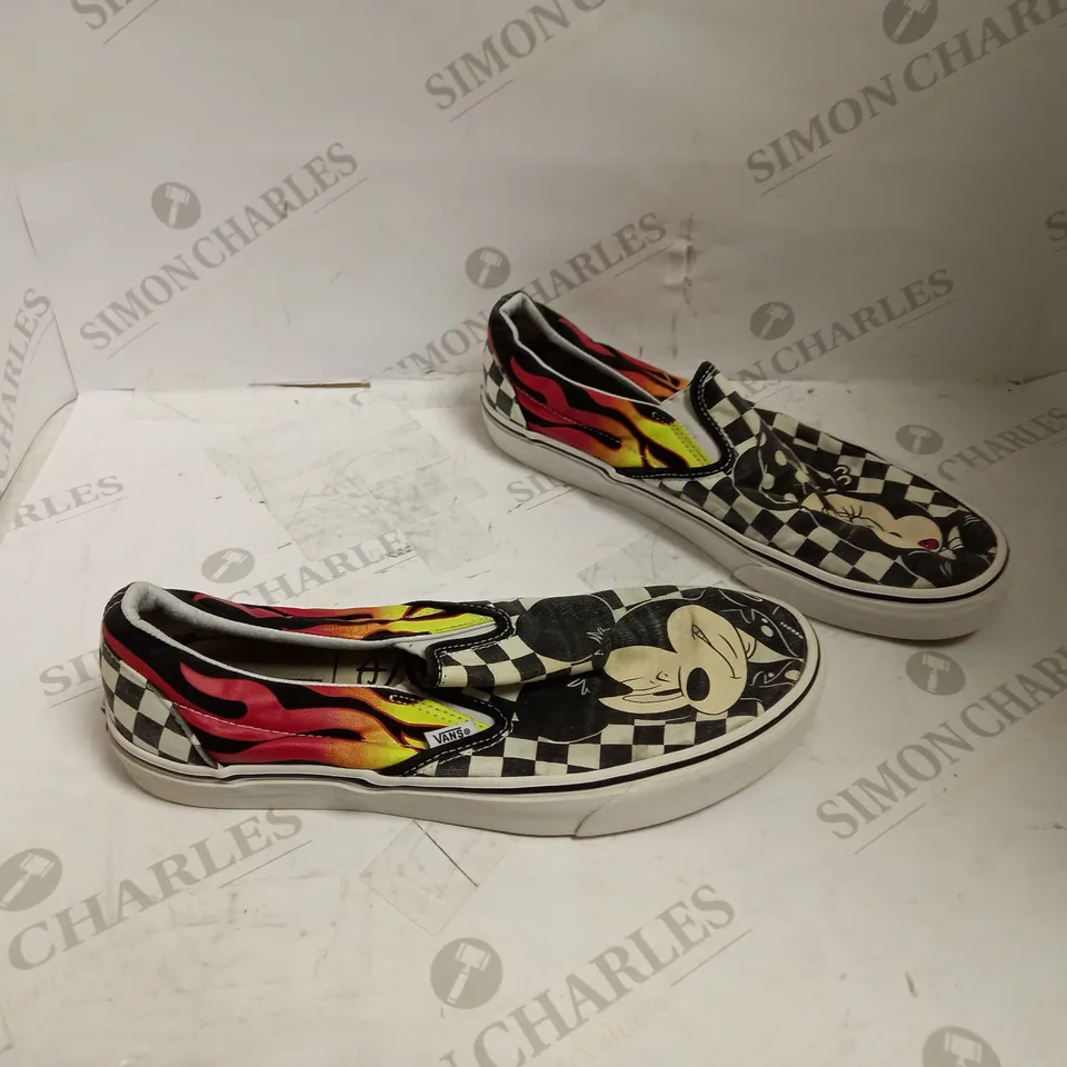 VANS DISNEY SLIP ON SIZE US 10 TRAINERS 