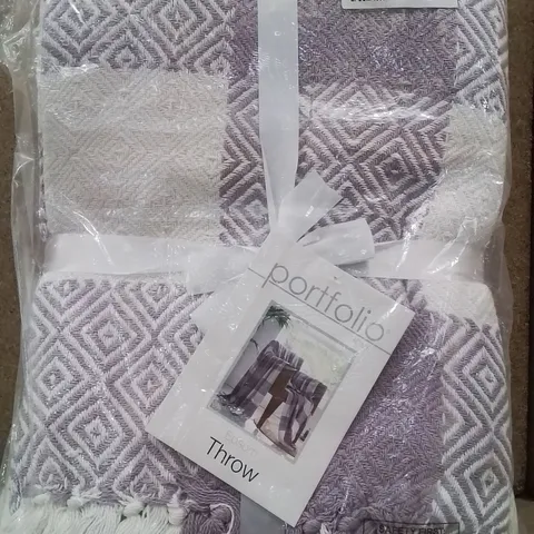 LARGE BAGGED PORTFOLIO EPSOM THROW // 180 × 250cm