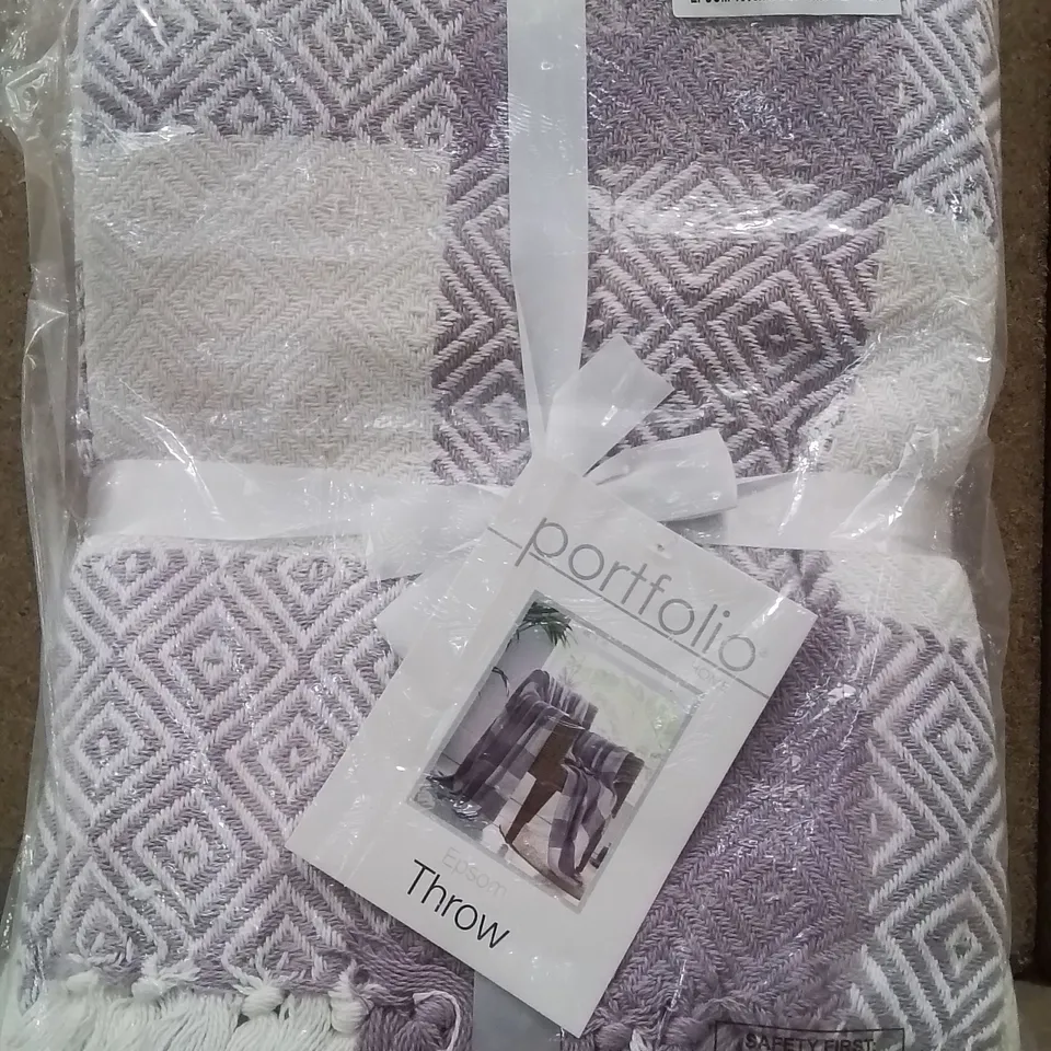 LARGE BAGGED PORTFOLIO EPSOM THROW // 180 × 250cm