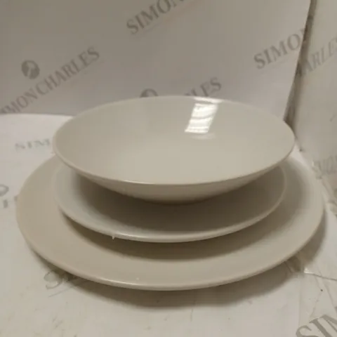 BRAND NEW BOXED CESIRO 18 PIECE DINNERWARE TO INCLUDE LARGE PLATES SAMLL PLATES AND BOWLS / COLLECTION ONLY