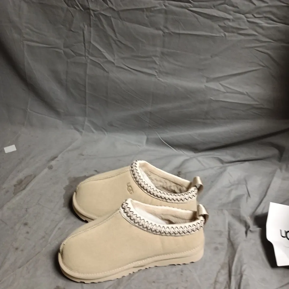 UGG WOMEN'S BEIGE SUEDE SHEARLING ANKLE BOOTS UK6