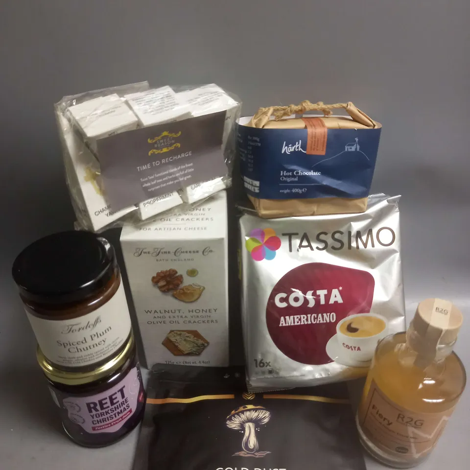 TOTE OF APPROX 12 ASSORTED FOOD ITEMS TO INCLUDE - ROOT2GINGER DRINK MIX - HARTH HOT CHOCOLATE - TORDOFFS SPICED PLUM CHUTNEY ETC