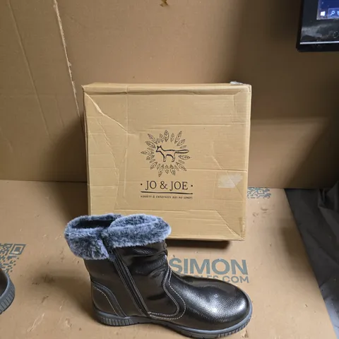 JO & JOE BLACK FAUX-LEATHER WINTER BOOTS WITH GREY FUR LINING