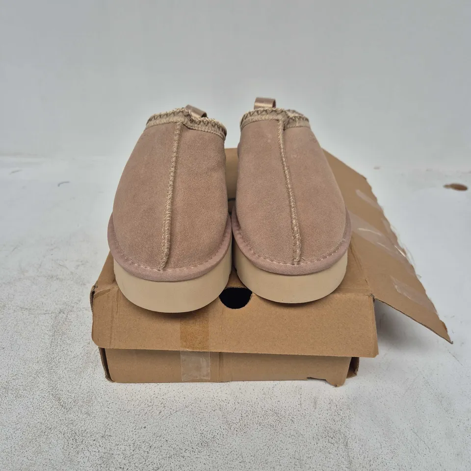 BOXED PAIR OF UGG TAZZ SLIPPERS IN NATURAL BEIGE - SIZE 38