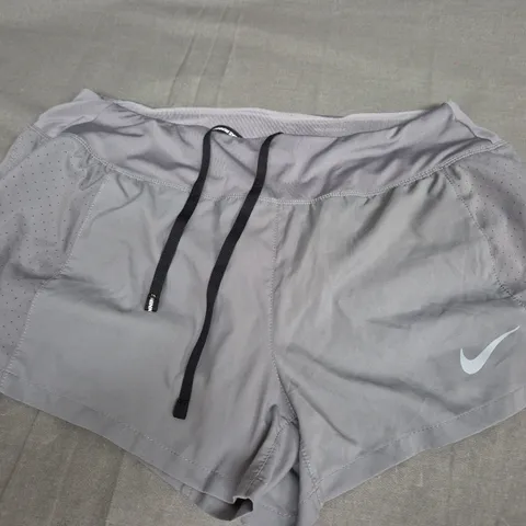 NIKE DRI-FIT SHORTS, GREY - SIZE M