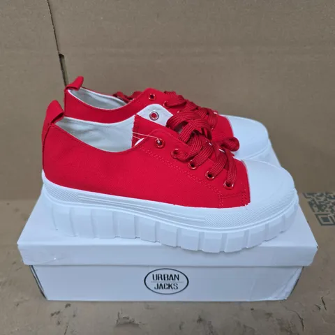 BOXED PAIR OF URBAN JACKS CHICAGO SHOES IN RED - SIZE 6