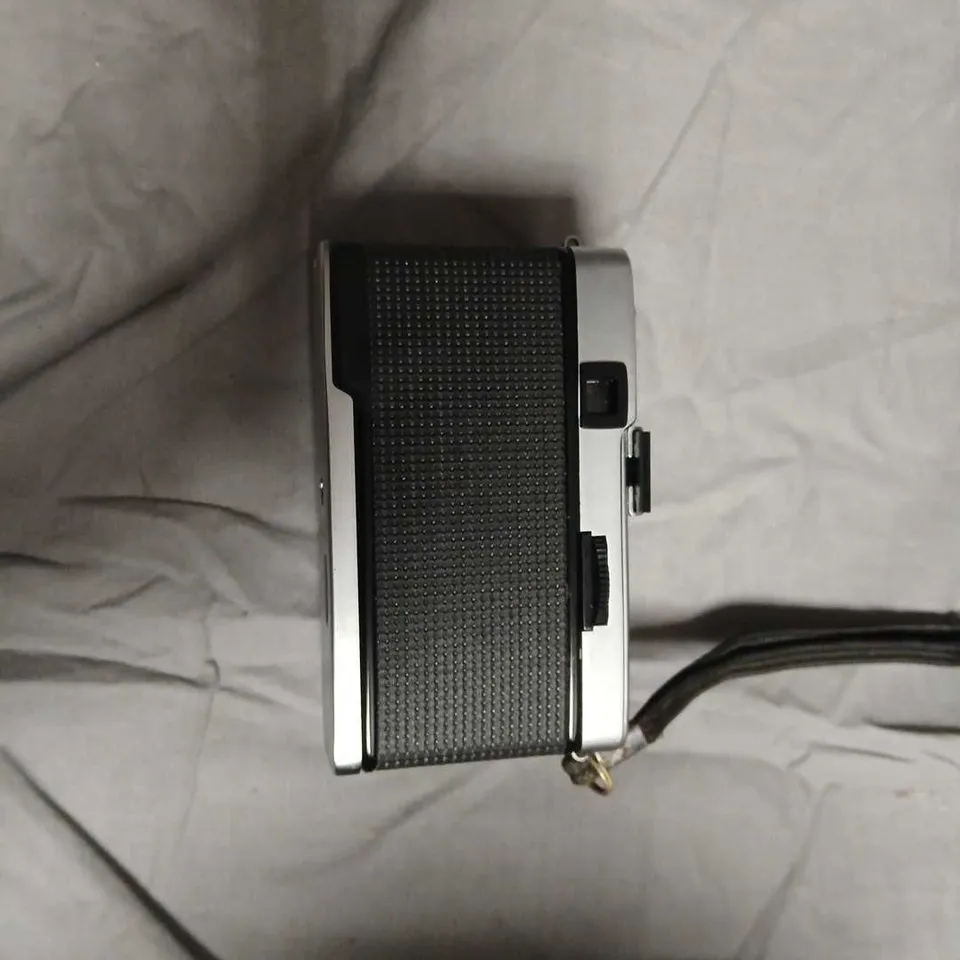 OLYMPUS TRIP 35 35MM FILM CAMERA WITH LEATHERETTE BODY AND CASE-CASE SHOWS SIGNS OF DAMAGE 