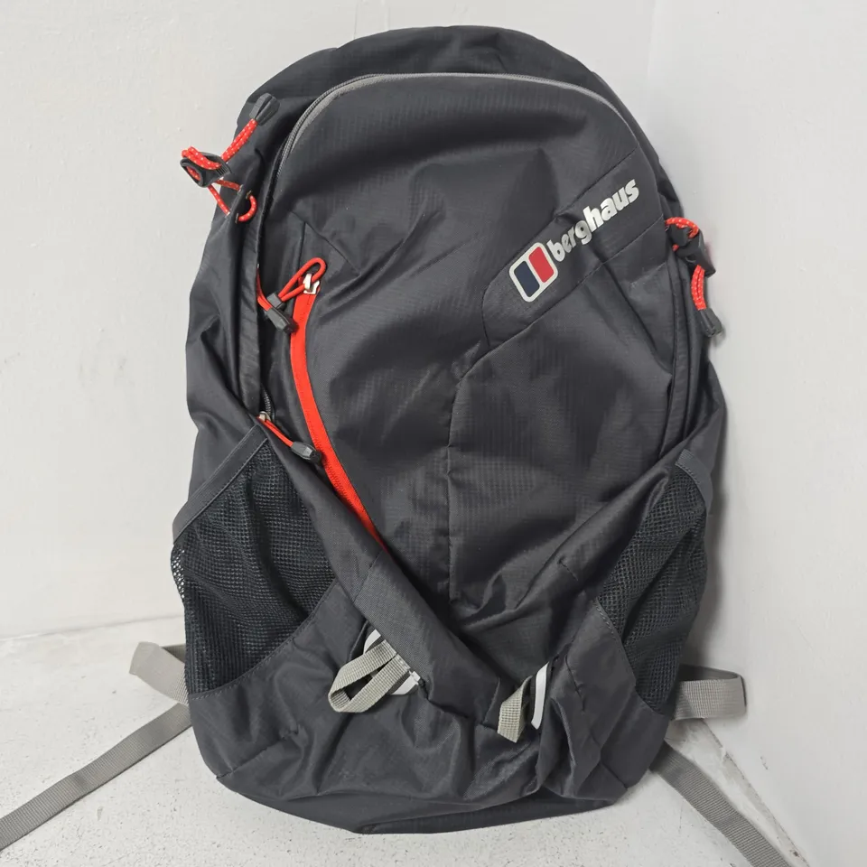 BERGHAUS TWENTYFOURSEVEN LIGHTWEIGHT DAYPACK GREY