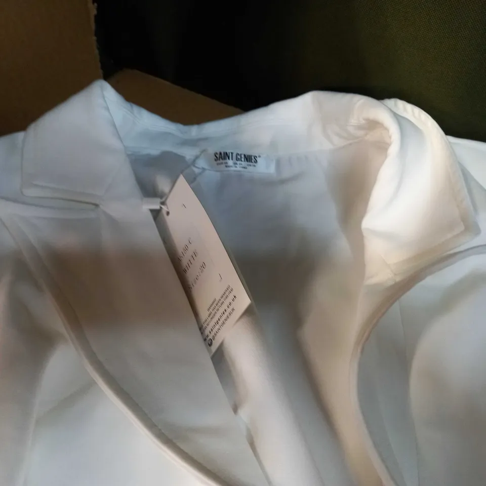 DESIGNER WHITE/LACED SLEEVED BLAZER DRESS - SIZE 20