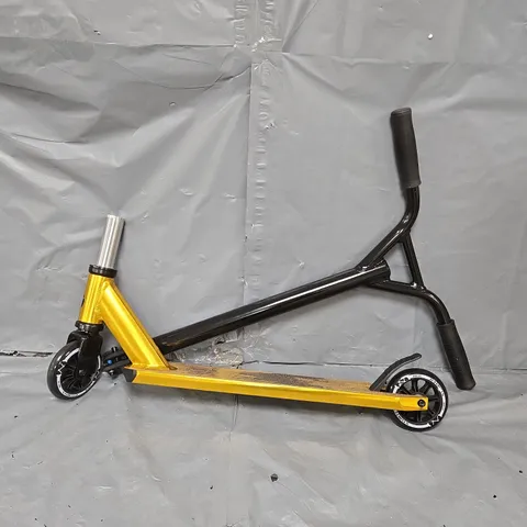 STUNTED GILT STUNT SCOOTER IN BLACK/GOLD