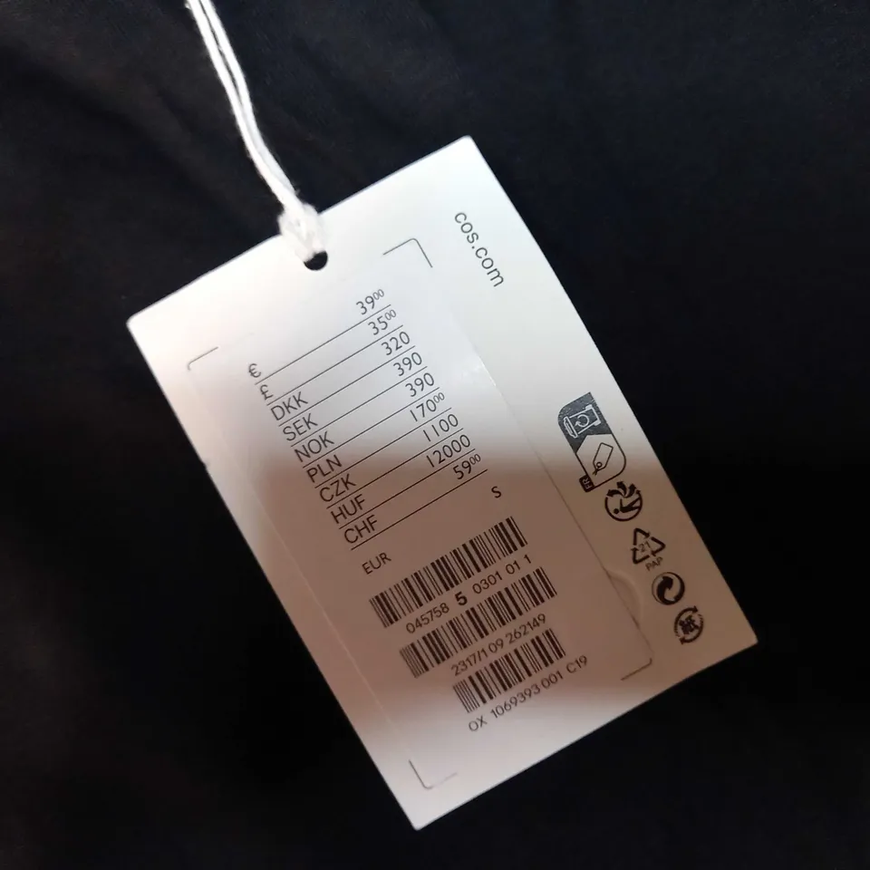 COS BLACK OVERSIZED T-SHIT - SMALL
