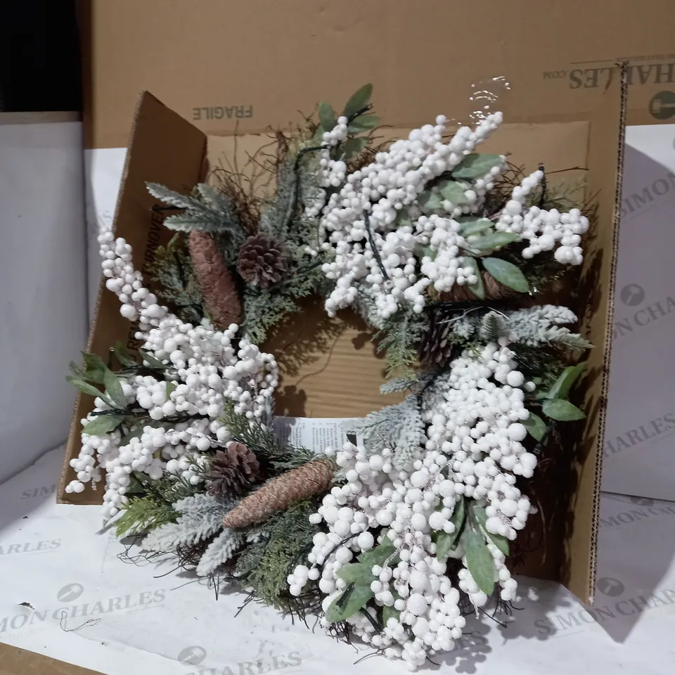 WHITE BERRY PRE-LIT CHRISTMAS FEATURE 