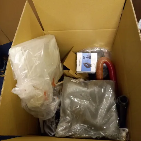LOT OF ASSORTED HOUSEHOLD ITEMS. VARIOUS ITEMS TO INCLUDE KITCHENWARE