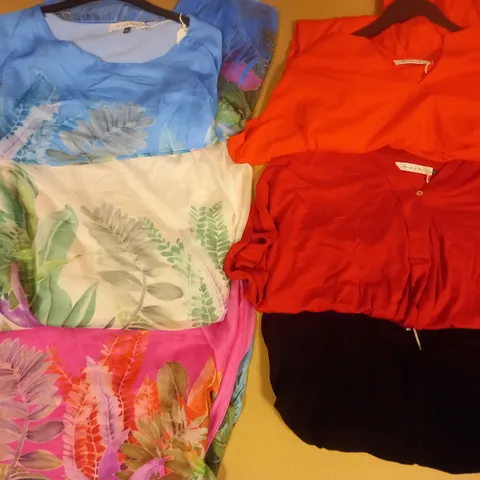 BOX OF APPROX 6 ASSORTED ITEMS OF MAISON DE NIMES CLOTHING IN VARIOUS SIZES AND STYLES