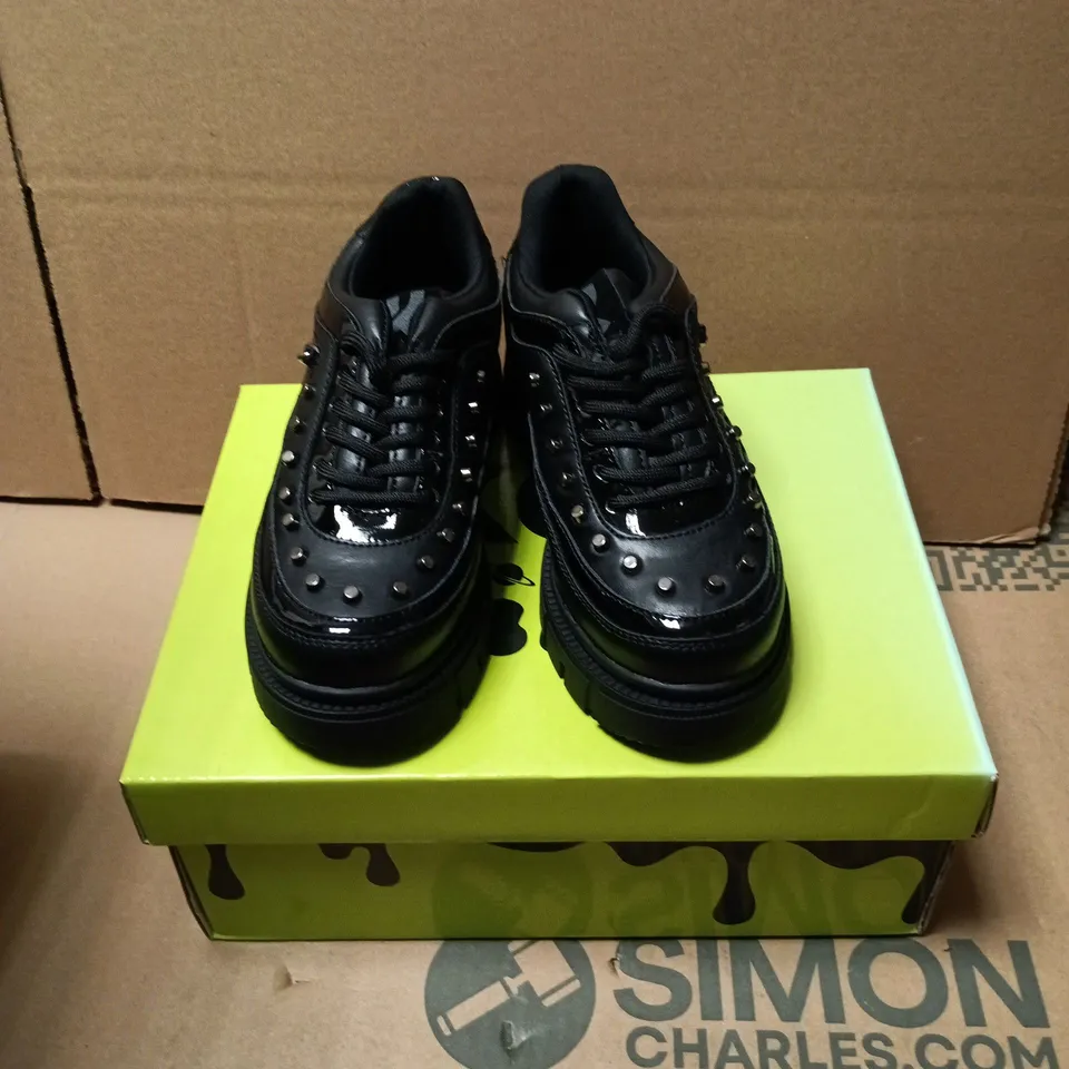 BOXED PAIR OF KOI LIL BANE OF EXILE TRAINERS IN BLACK - UK KIDS SIZE 11