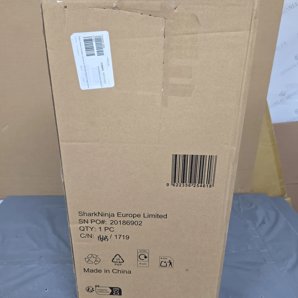 SHARK STRATOS CORDLESS VACUUM W/ ANTI HAIR WRAP & CLEAN SENSE IQ IZ400UKT