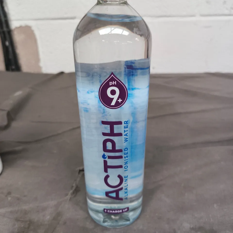 APPROXIMATELY 10 ASSORTED DRINK ITEMS INCLUDING HUEL VANILLA AND ACTIPH ALKALINE IONISED WATER 