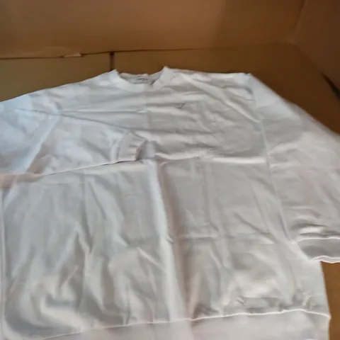 GYMSHARK WHITE CREW JUMPER - M