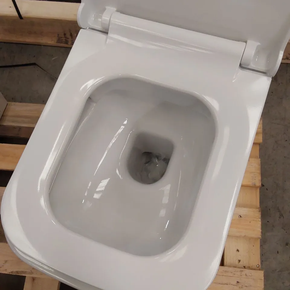DESIGNER TOILET BASIN WITH SEAT 