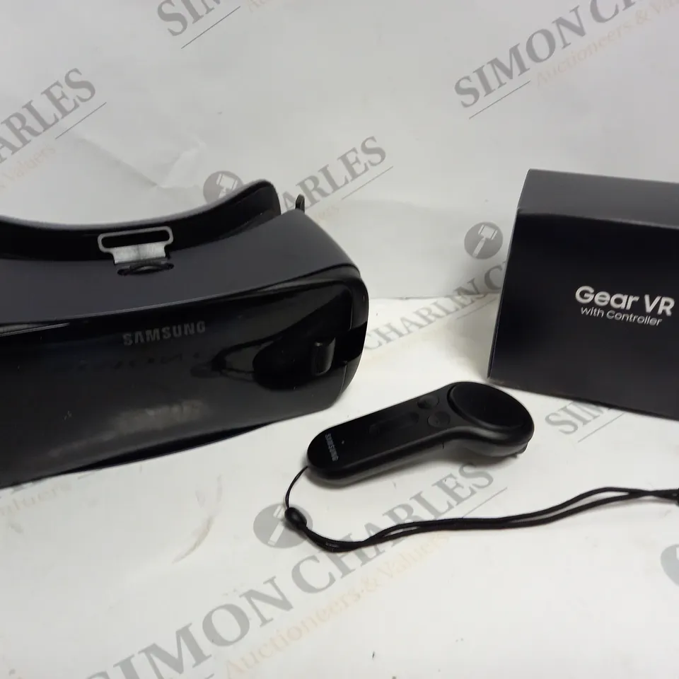 BOXED SAMSUNG GEAR VR WITH CONTROLLER 