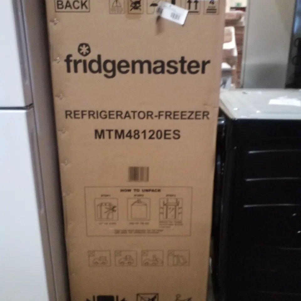 BOXED FRIDGEMASTER FREE STANDING FRIDGE FREEZER SILVER
