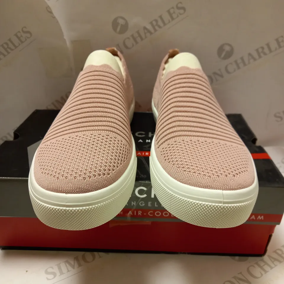 SKECHERS BLUSH POPPY BREEZE TRAINERS - SIZE 8
