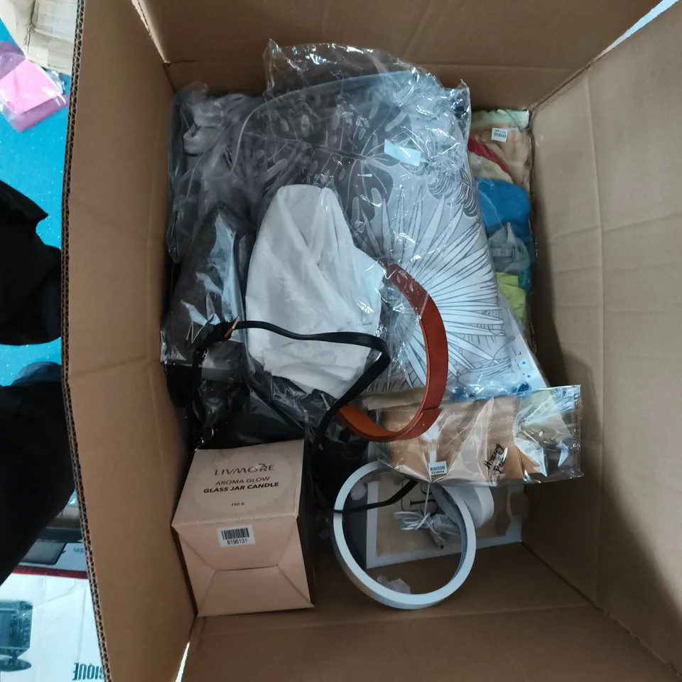 BOX OF APPROXIMATELY 20 ASSORTED ITEMS TO INCLUDE: SELF CLEANING BRUSH AND CERAMIC HEATER