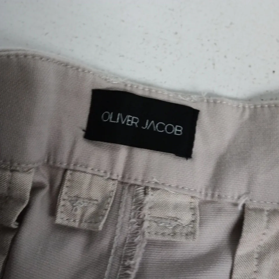 OLIVER JACOB AVON STRUCTURE SHORTS IN HUMUS - SIZE 34