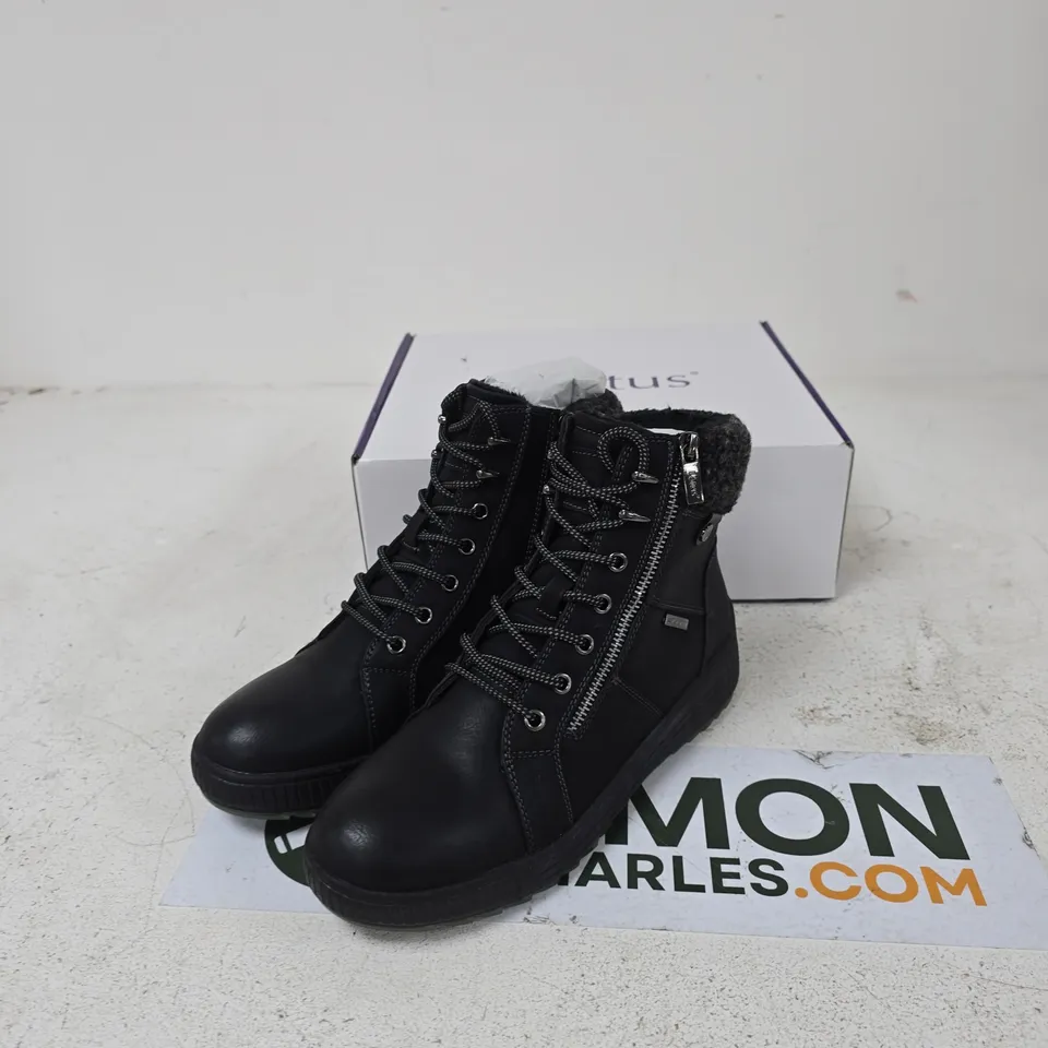 LOTUS PENRITHE ULB392 BLACK BOOTS – UK 7 (EU 40)