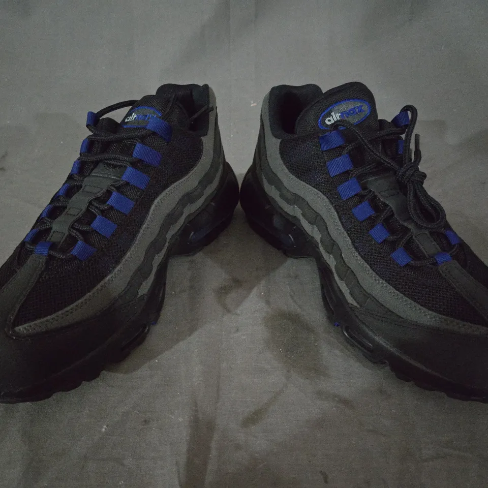 BOXED PAIR OF NIKE AIR MAX 95 SHOES IN BLACK/GREY/BLUE UK SIZE 8