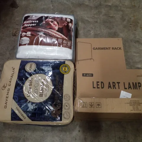 PALLET CONTAINING ASSORTED PRODUCTS INCLUDING MATTRESS TOPPER, ULTRA SOFT RASHEL BLANKET, GARMENT RACK, LED ART LAMP & CHOPPING BOARD SET