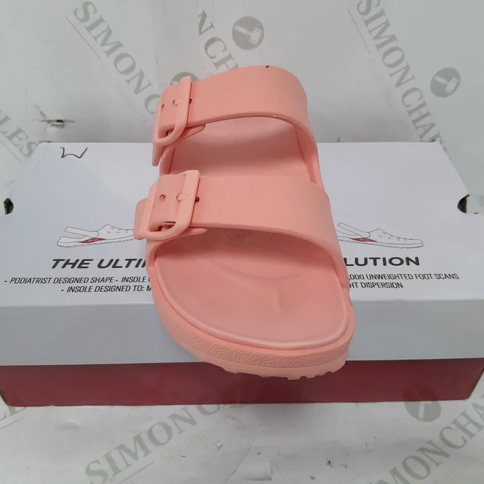 BOXED SKECHERS FOAMIES OPEN TOE SANDALS IN CORAL SIZE 6