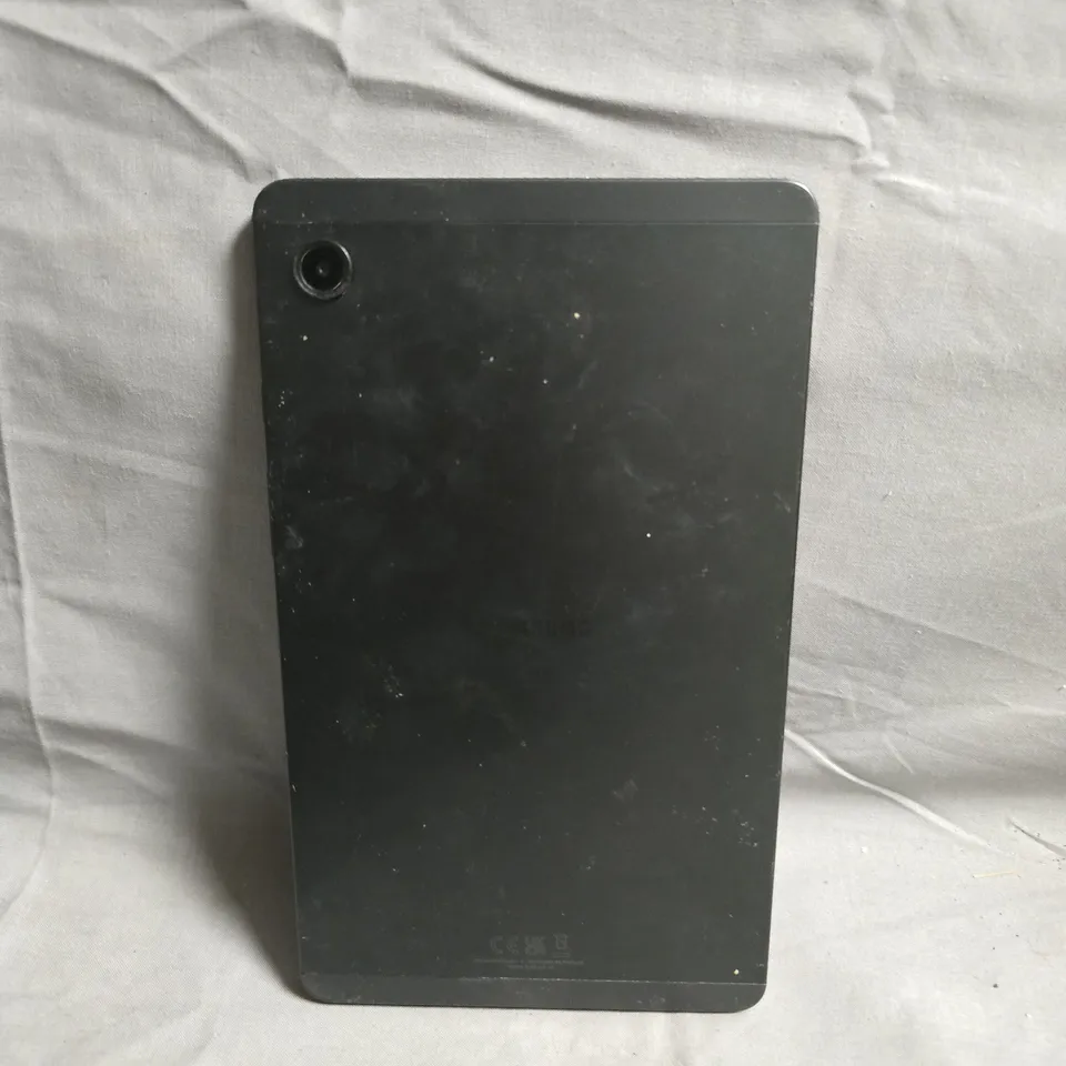 SAMSUNG TABLET - MODEL UNSPECIFIED - DOES NOT POWER ON 