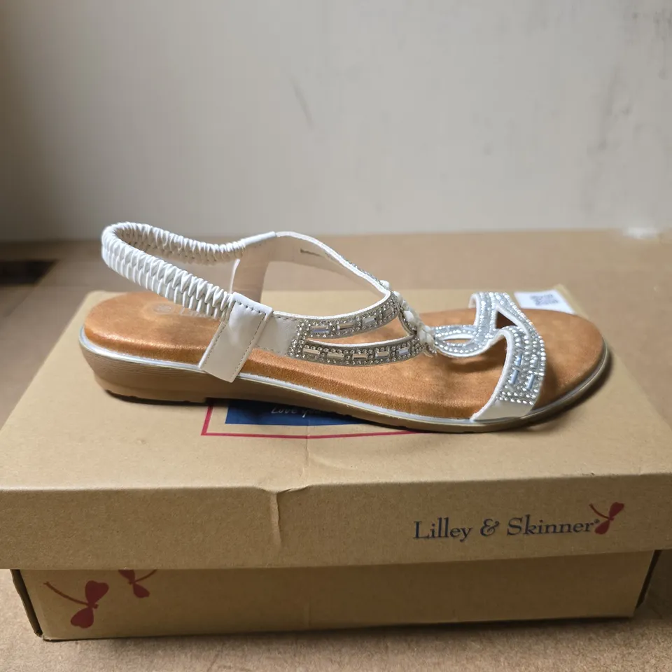 LILLEY & SKINNER WOMEN’S SILVER RHINESTONE SANDALS WITH FLORAL MOTIF SIZE EU 39