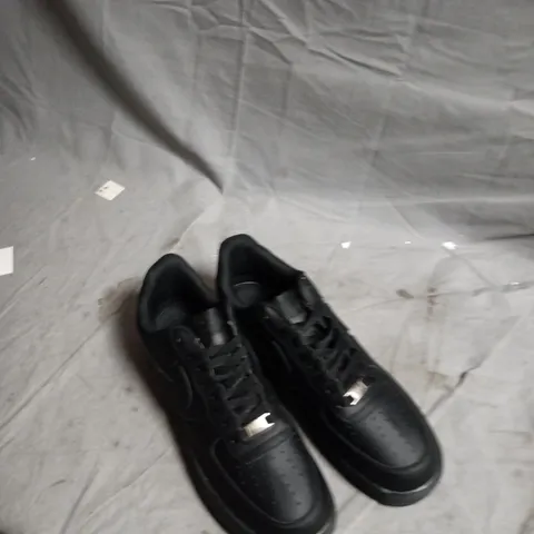 NIKE AIR FORCE 1 SNEAKERS – BLACK UK10