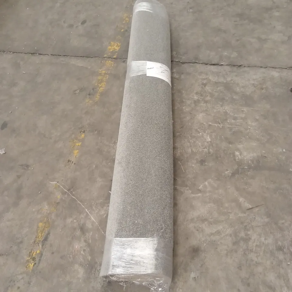 ROLL OF QUALITY TWIST HEATHERS 870 ARGENT CARPET // APPROX SIZE; 1.95 x 5m