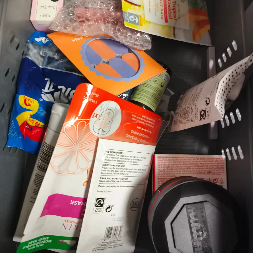 APPROXIMATEY 20 ASSORTED HEALTH AND BEAUTY PRODUCTS TO INCLUDE - SKIN SAINTS BODY BUTTER - CERAVE FACIAL MOISTURISING LOTION - DERMATIQUE RECUPERATING CREAM - ETC